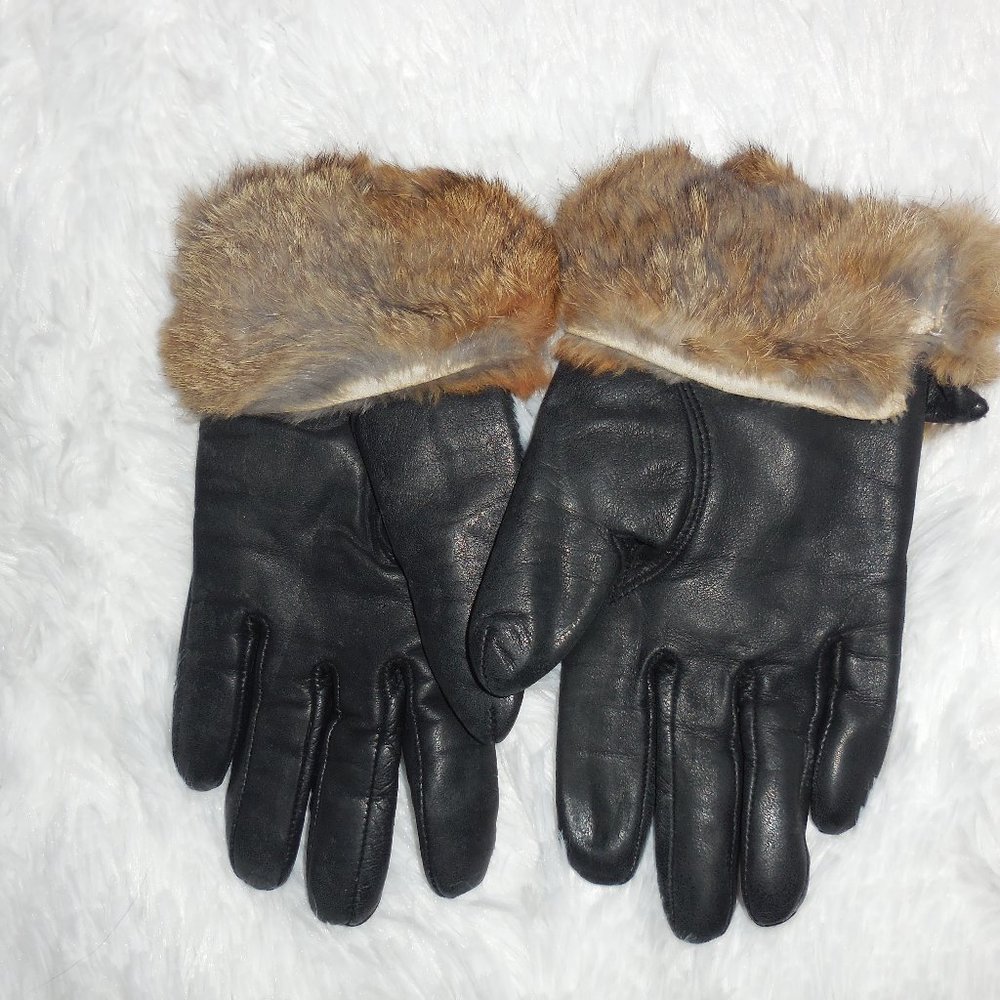 Black Leather and Fur Gloves - Picture 2 of 4